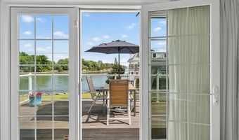 284 Shore Dr, Branford, CT 06405