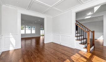 109 Greenway, Albertson, NY 11507