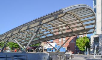 706 N CLEVELAND St, Arlington, VA 22201