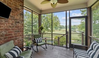 324 Meadowbrook Country Club Est, Ballwin, MO 63011