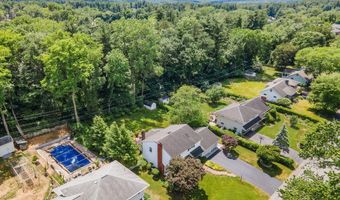 17 Northgate Dr, Albany, NY 12203