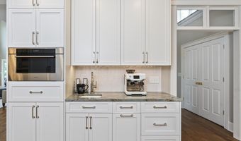 1 Stoneridge Dr, Albany, NY 12211