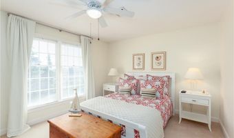 167 Meadow Ln, Middletown, RI 02842