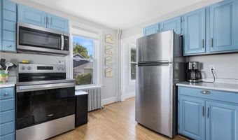 10 Eustis Ave, Newport, RI 02840
