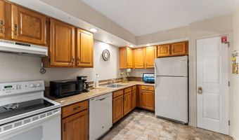 156 Heatherwood Dr 156, Brookfield, CT 06804
