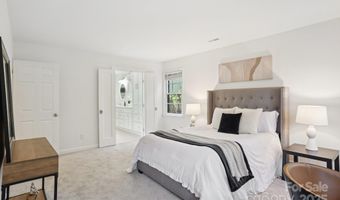 10016 Whitethorn Dr, Charlotte, NC 28277