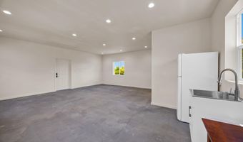 691 Auwaha St A, Haiku, HI 96708