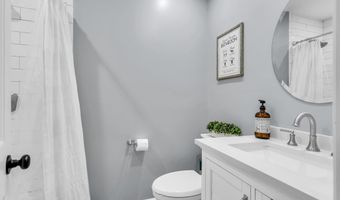 808 Sunset Rd, Beachwood, NJ 08722