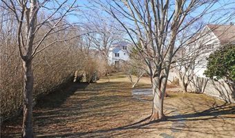 12 Draper Ave, Middletown, RI 02842