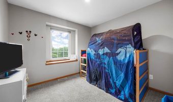 1005 Twilight Dr, North Liberty, IA 52317