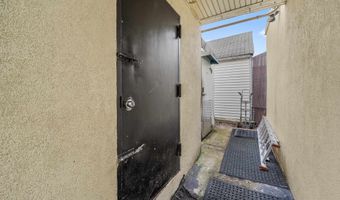 31 COTTAGE St, Bayonne, NJ 07002