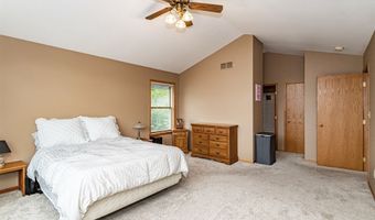 806 Vermont Cir, Ames, IA 50014