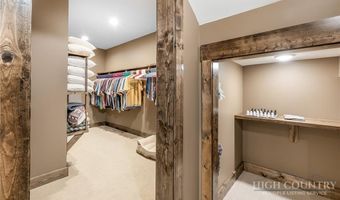 1009 Larkspur Trl, Banner Elk, NC 28604