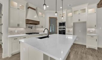 313 Wrangler Ct, Weatherford, TX 76085