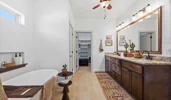 570 S Point Ct, Aledo, TX 76008
