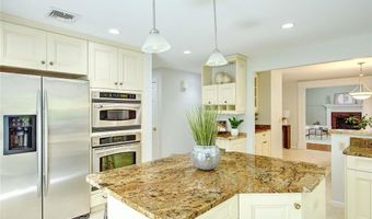 15 Sylvia Ln, Lincoln, RI 02865