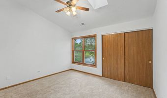 1953 N Coldspring Rd, Arlington Heights, IL 60004