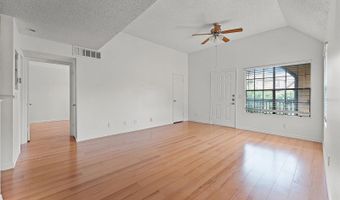 415 LAKEPOINTE Dr 207, Altamonte Springs, FL 32701