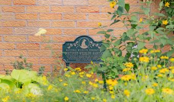 2104 S Circle Dr, Ann Arbor, MI 48103