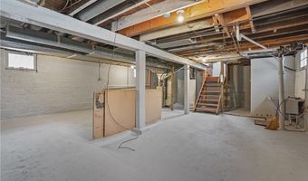 2218 Lee Dr, Akron, OH 44306