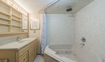 48 W BOLTON Ave, Absecon, NJ 08201