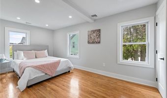13 Carey St, Newport, RI 02840