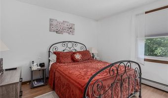40 Red Oak Dr, Coventry, RI 02816
