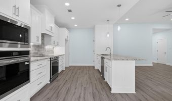 1176 Duke Dr, Bauxite, AR 72011