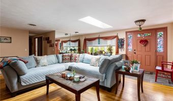15 Freedom Dr, Cranston, RI 02920