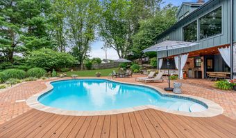 6 Trimbleford Ln, Middletown, NJ 07748