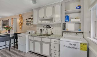 197 Dupont Pl, Bridgeport, CT 06610