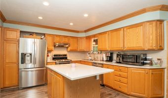 374 Woodlawn Reserve Rd, Akron, OH 44305