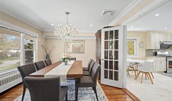 31 Edgemere Dr, Albertson, NY 11507
