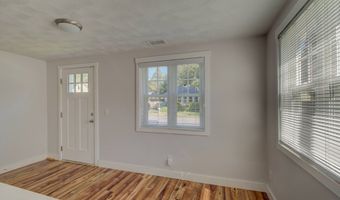 33 Spruce Ln, Bristol, RI 02809