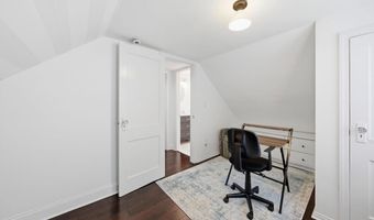8 Rosewood Ave, Amityville, NY 11701