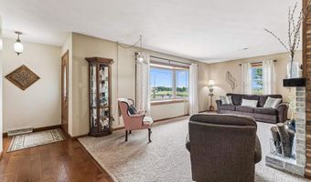 2151 332nd Ave, Dyersville, IA 52040