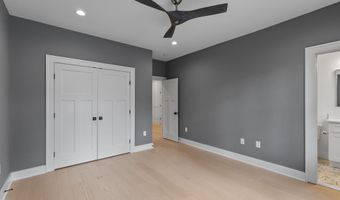 414 N MONROE St, Arlington, VA 22201