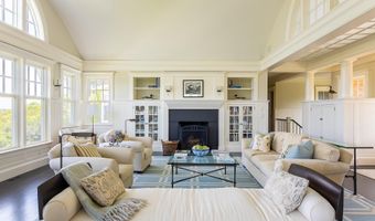 7 Clay Pit Ln, Aquinnah, MA 02535
