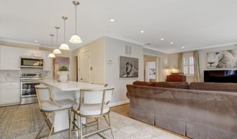 1114 N HARRISON St, Arlington, VA 22205