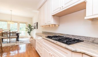 5812 HICKORY HOLLOW Ln, Doylestown, PA 18902