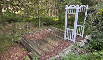 754 Carlton Rd, Tobyhanna, PA 18466