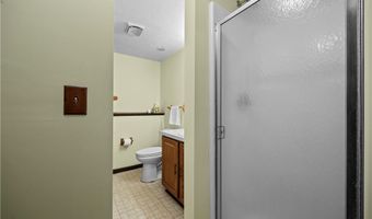 536 Fieldstone Dr, Amherst, OH 44001