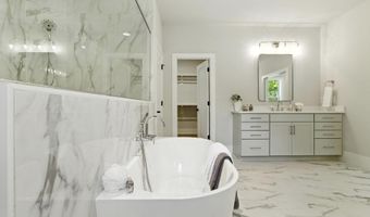 8202 MOCKINGBIRD Dr, Annandale, VA 22003
