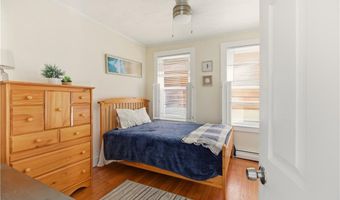 13 Holland St 1, Newport, RI 02840