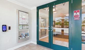 2101 N MONROE St #403, Arlington, VA 22207