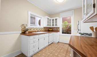 674 11TH St, Astoria, OR 97103