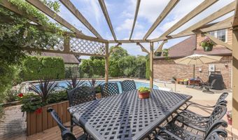 1521 Secretariat Ln, Indianapolis, IN 46217