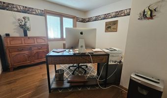 512 W Melgaard Rd, Aberdeen, SD 57401