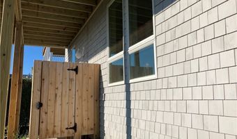 47 Tuckerman Ave, Middletown, RI 02842