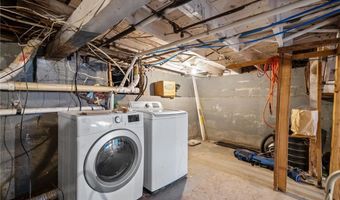 16 Courtway St, Narragansett, RI 02882